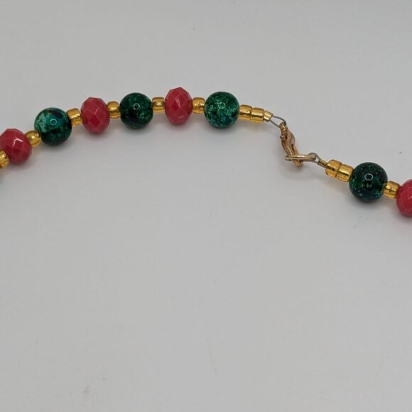 Christmas Faceted Red Green Glass Beads 22” Gold Tone Necklace Chocker Toggle - Picture 4 of 6